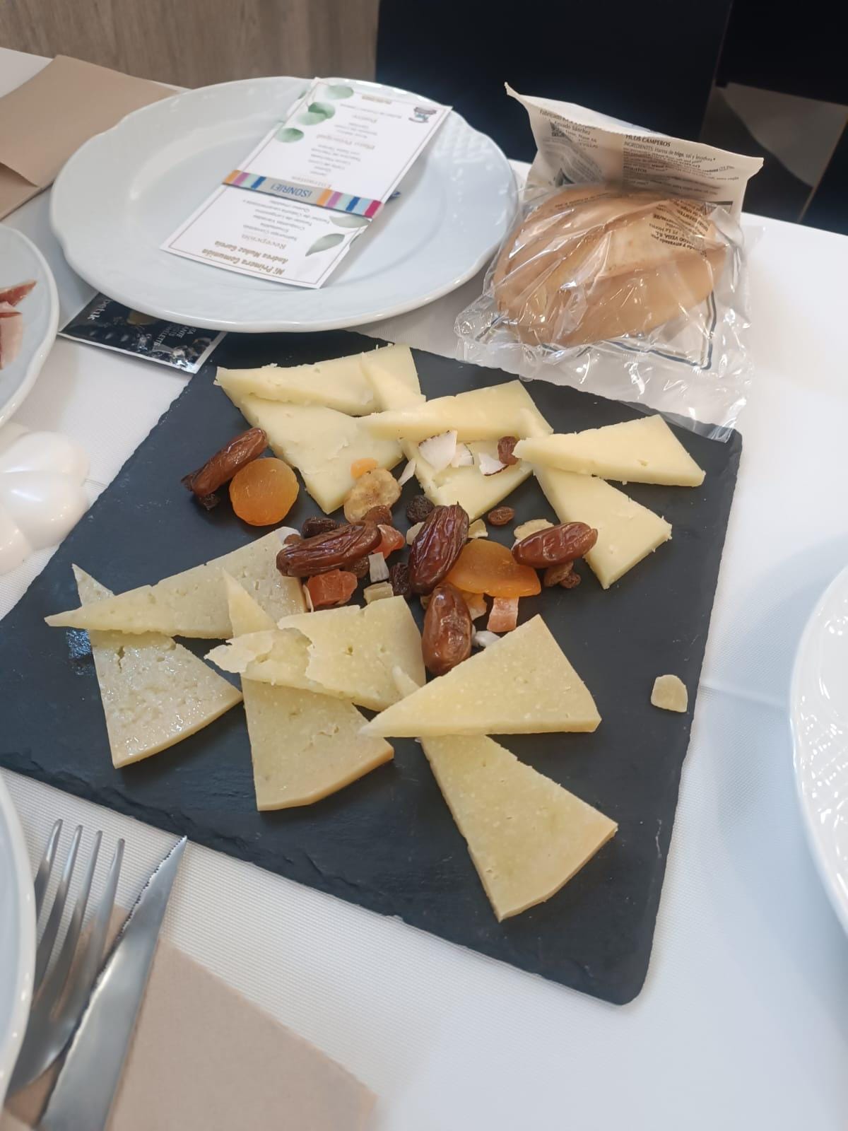 Tabla de quesos y embutidos selectos